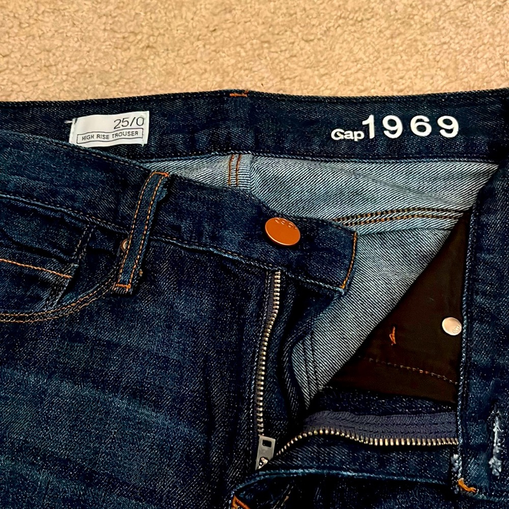 High waisted GAP flare jeans in a dark wash.